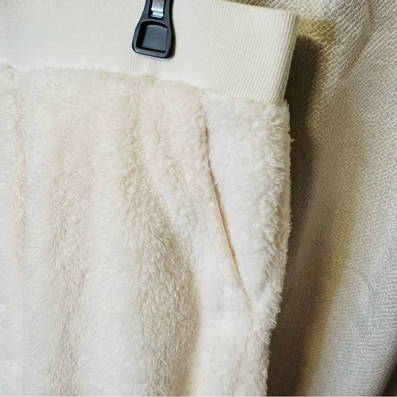 Denim & Co Cream Faux Fur Lounge Pants with Relaxed Fit Medium - Picture 5 of 9